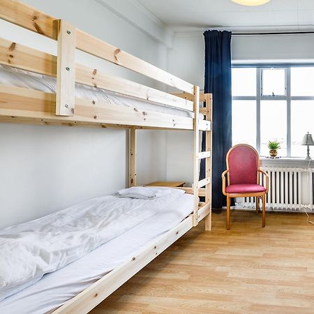 בלונדואוס Riverside Hostel מראה חיצוני תמונה