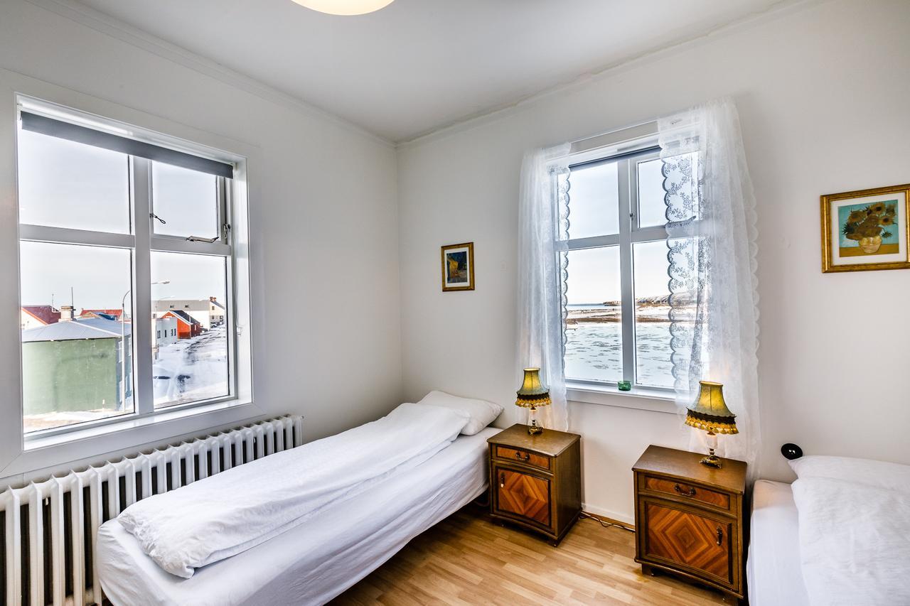בלונדואוס Riverside Hostel מראה חיצוני תמונה