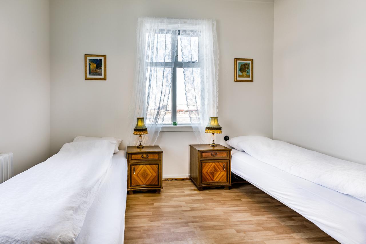 בלונדואוס Riverside Hostel מראה חיצוני תמונה