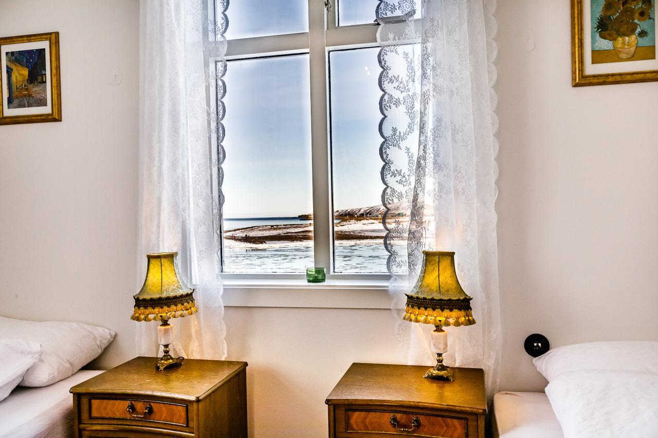 בלונדואוס Riverside Hostel מראה חיצוני תמונה