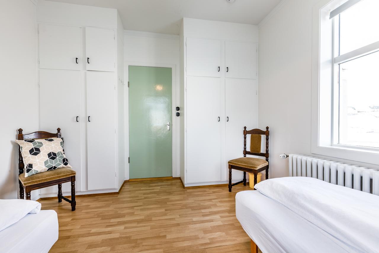 בלונדואוס Riverside Hostel מראה חיצוני תמונה