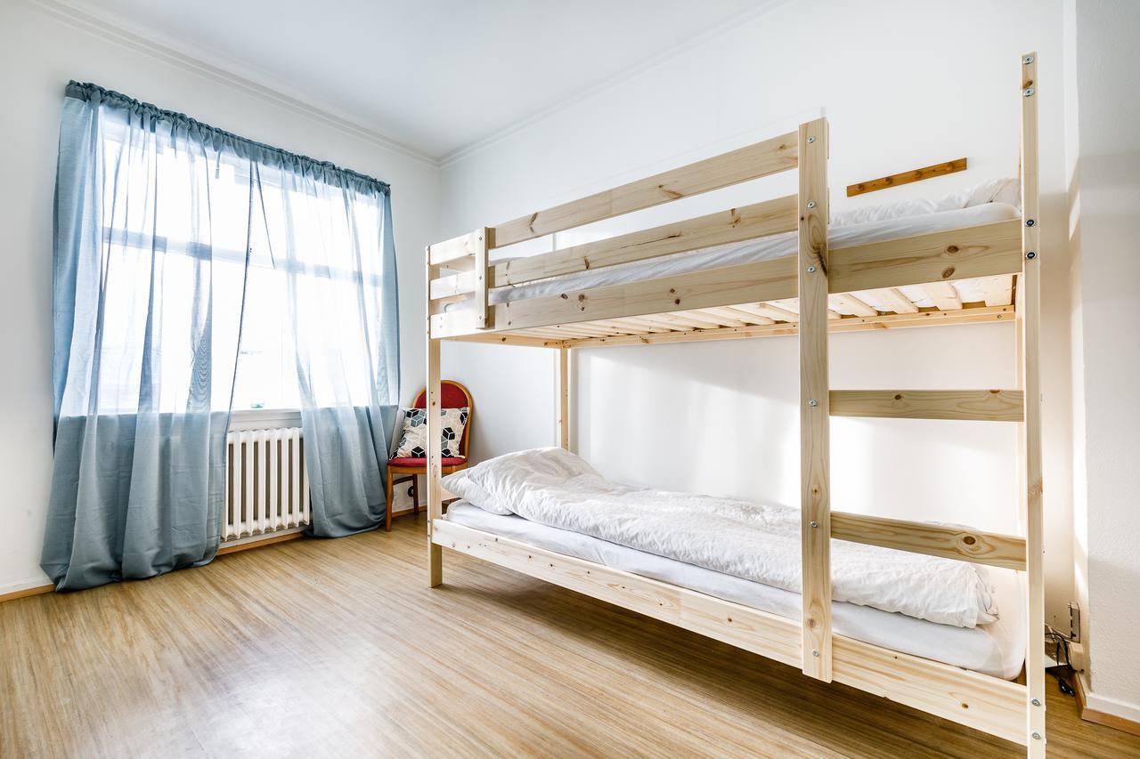 בלונדואוס Riverside Hostel מראה חיצוני תמונה