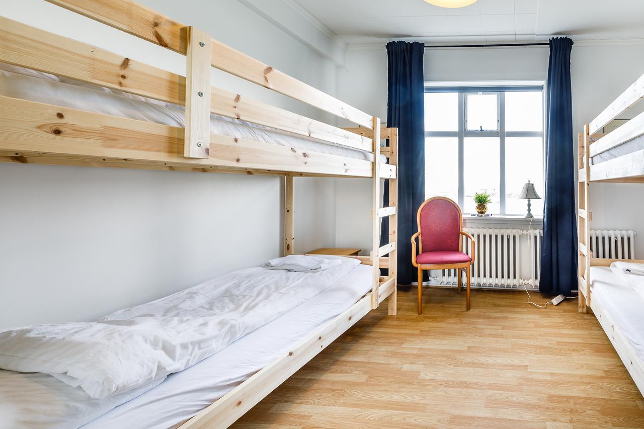 בלונדואוס Riverside Hostel מראה חיצוני תמונה