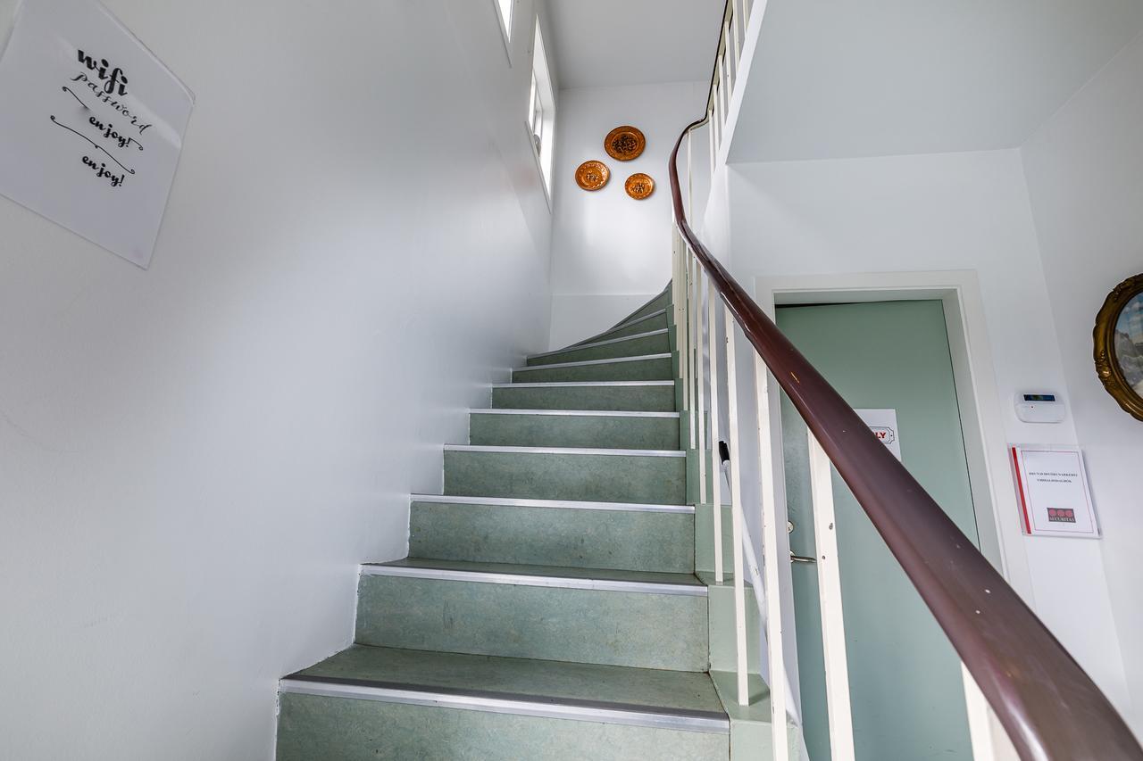 בלונדואוס Riverside Hostel מראה חיצוני תמונה