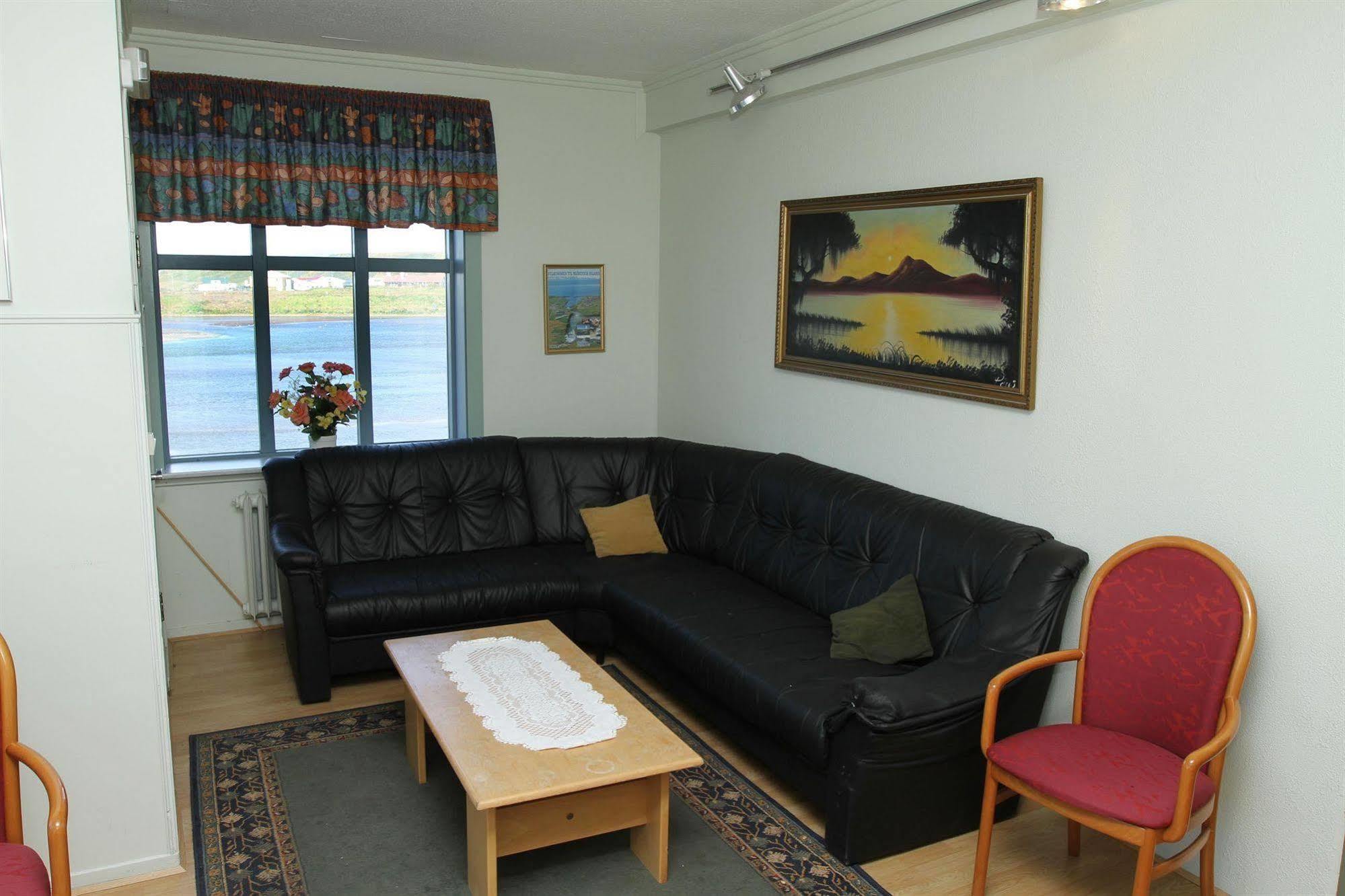 בלונדואוס Riverside Hostel מראה חיצוני תמונה